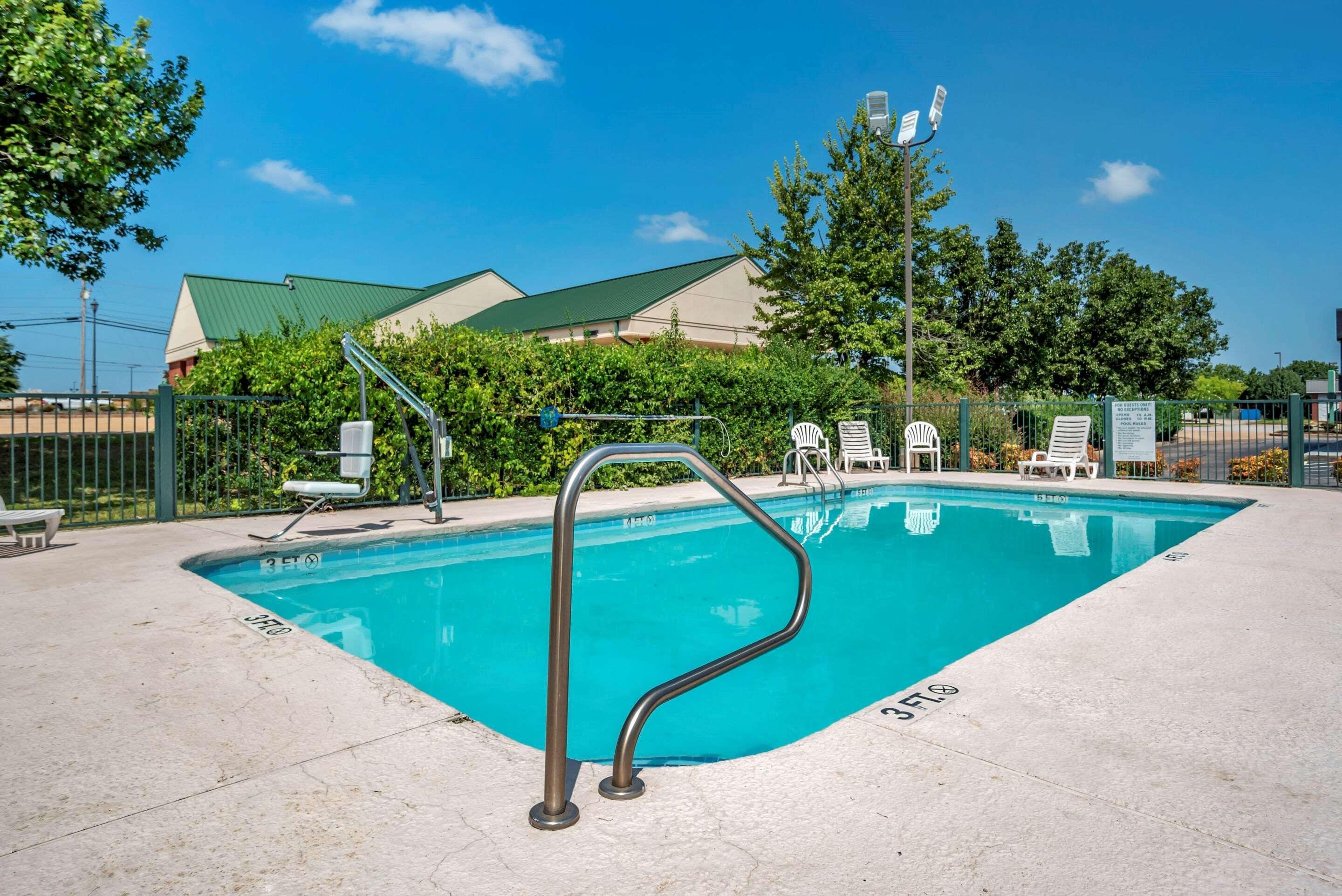 Econo Lodge Тупело Екстер'єр фото
