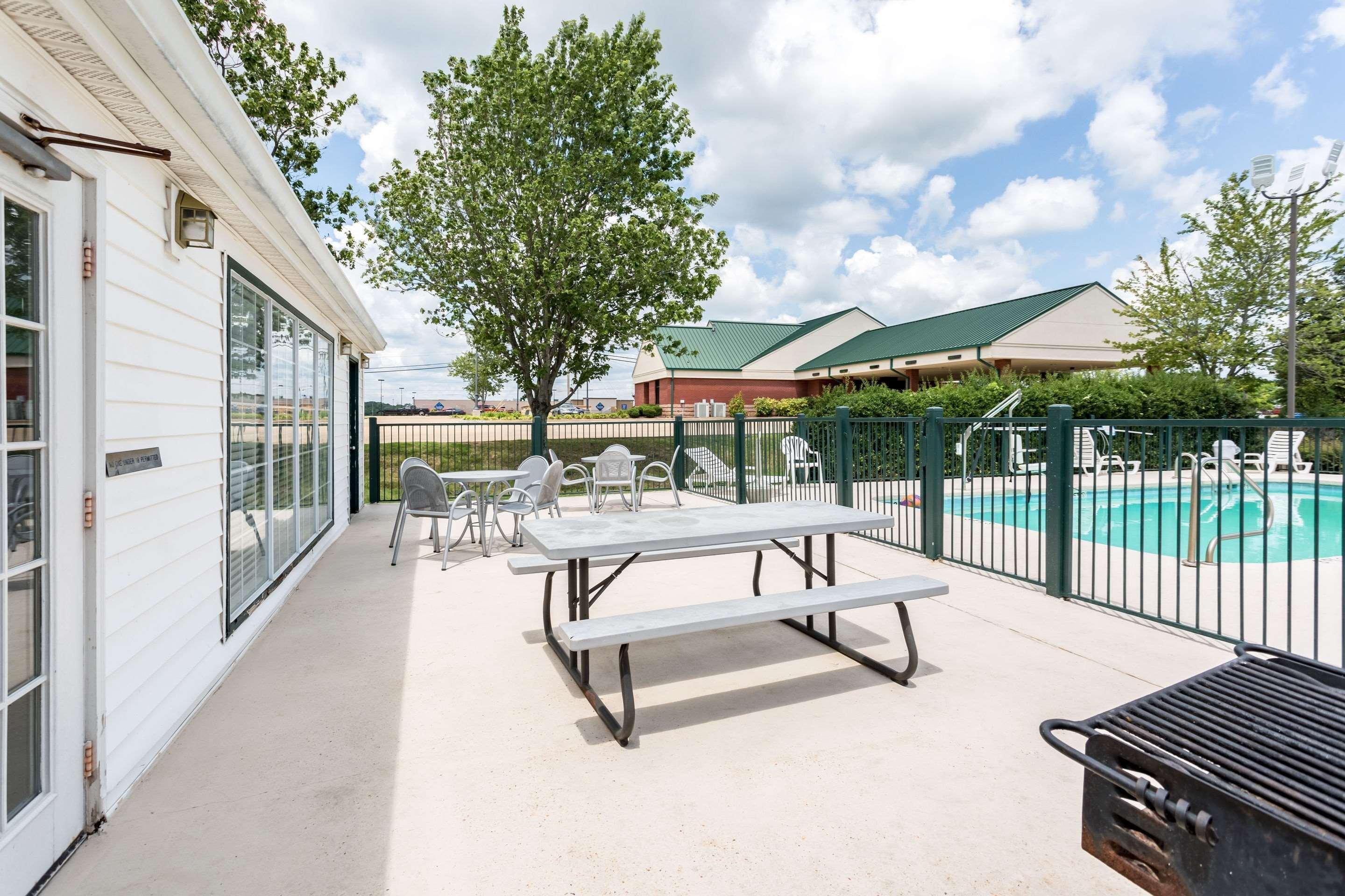Econo Lodge Тупело Екстер'єр фото