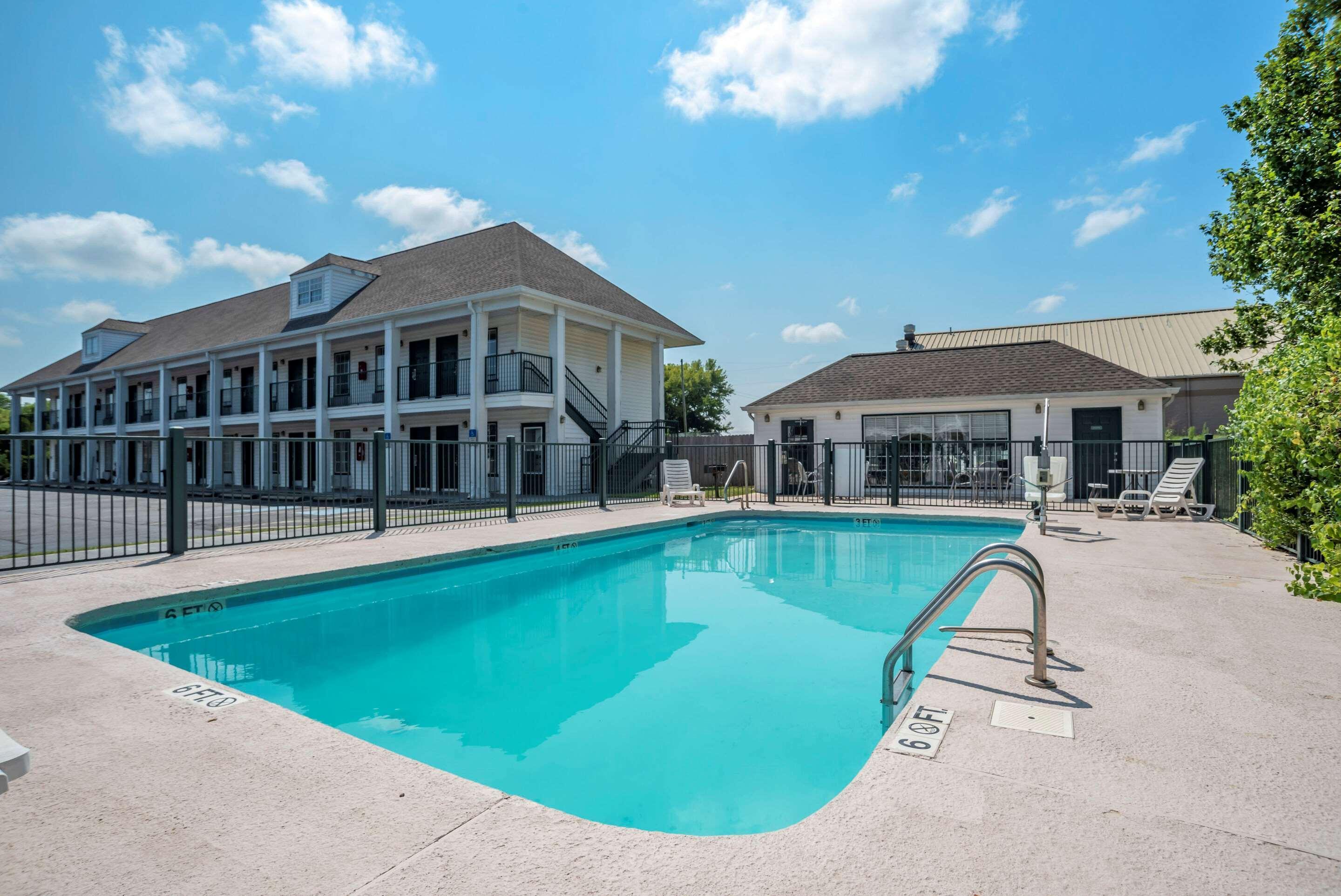 Econo Lodge Тупело Екстер'єр фото